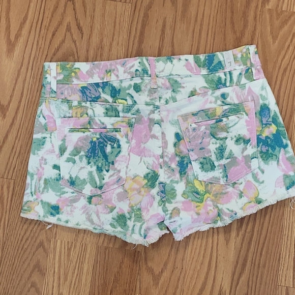 7 foa all mankind floral shorts - Picture 3 of 5